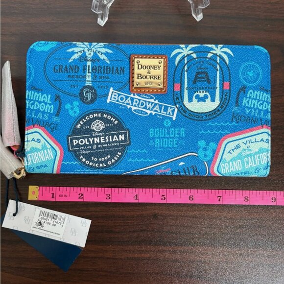 Dooney & Bourke Disney Vacation Blue Large Zippered Club Wristlet Wallet NWT - Picture 6 of 8